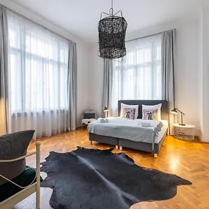 Charming 1 Bedroom In The Center Of Apartment Prag